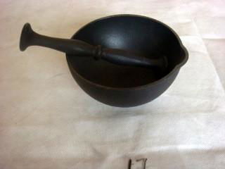 cast iron mortar & pestle 4