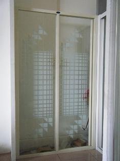 sliding shower screen