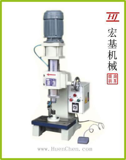氣壓鉚釘機