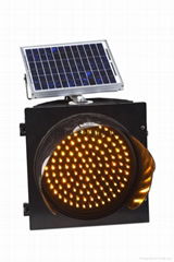 Solar traffic light