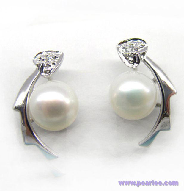 South Pearl Earrings