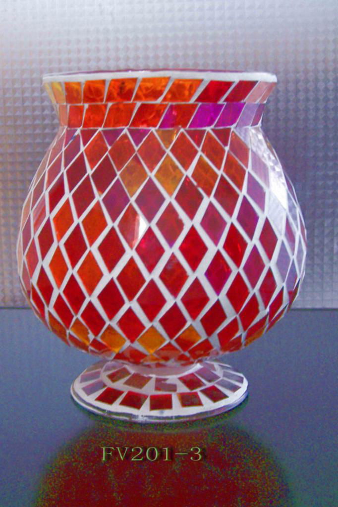 GLASS VASE