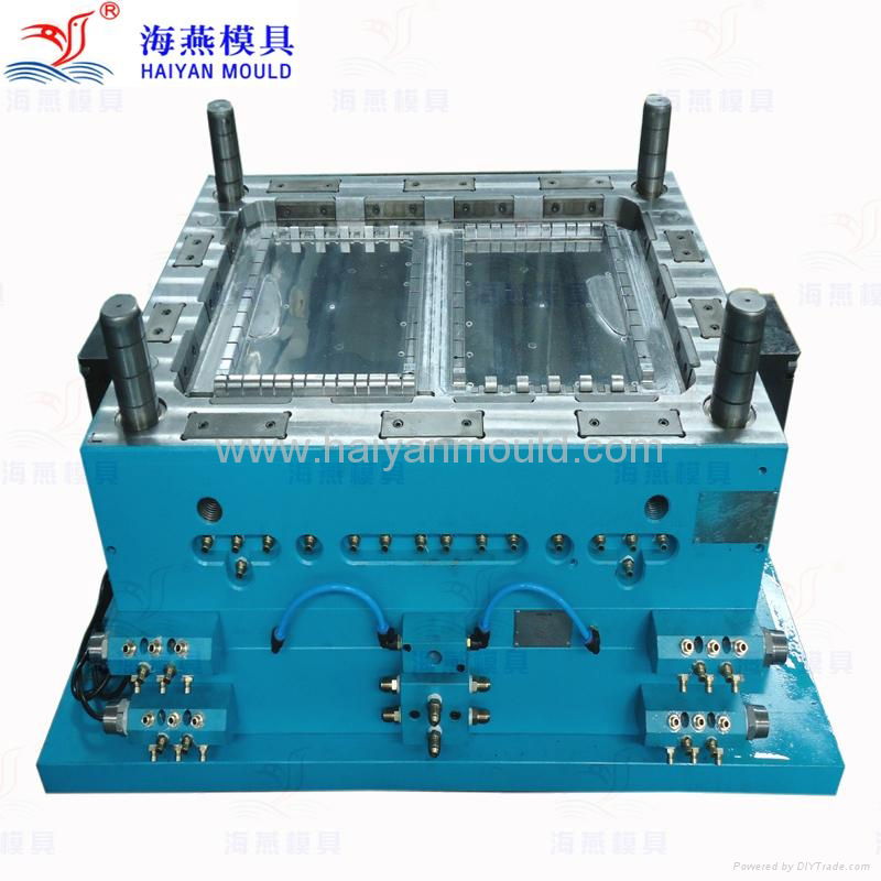 Injection mold for foldable plastic case