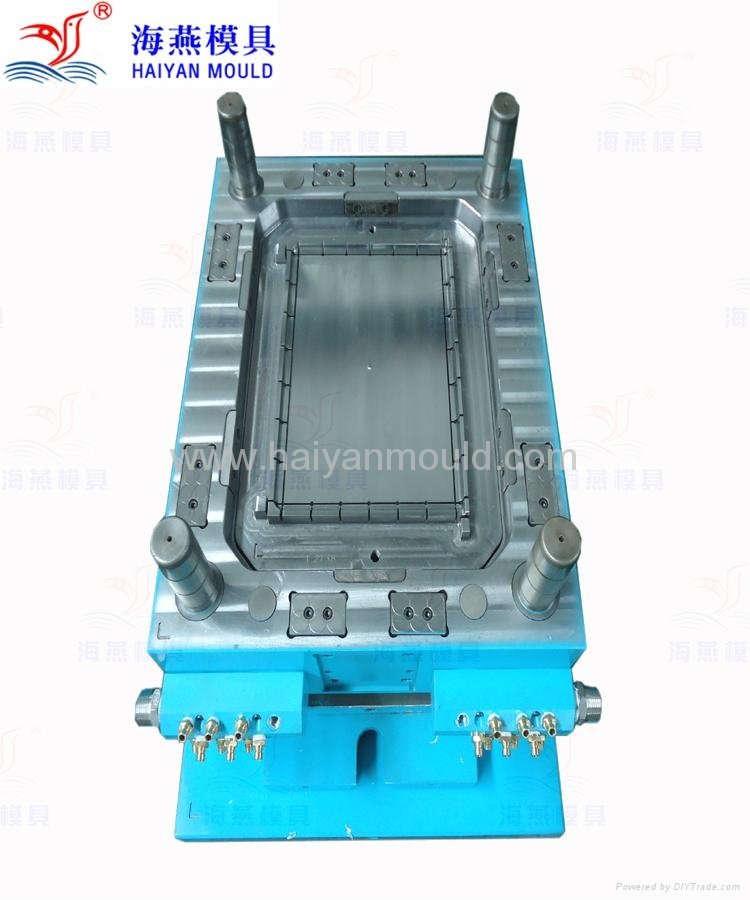 Injection mold for foldable plastic case 2