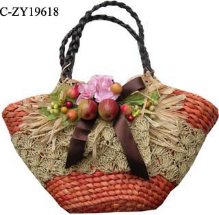 Straw handbag