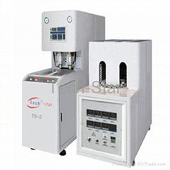 Blow moulding machine