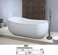 Freestanding acrylic bathtub