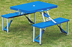 Folding table