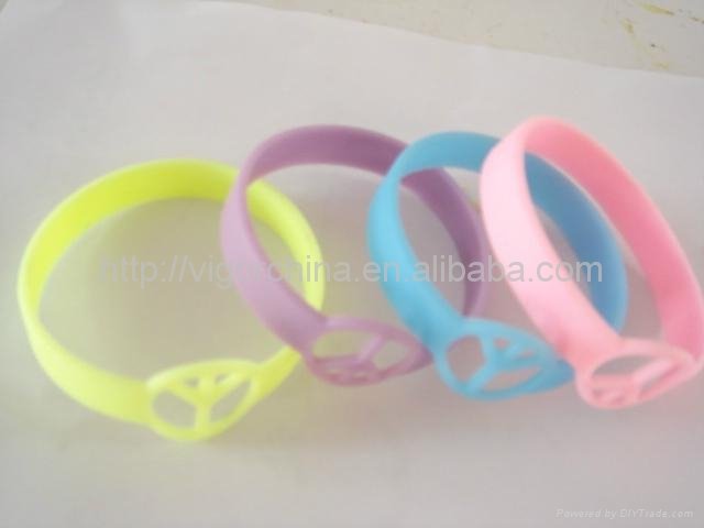 silicone Fashional hollowing bracelet  2