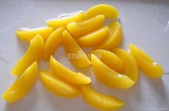 Yellow peach slices