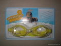 SWIMMING GOGGLES