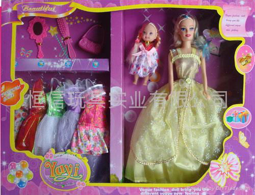 barbie doll w/kelly doll w/7 dress 3