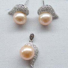 pearl earing