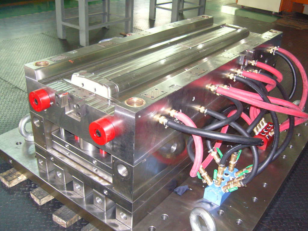 Medium to large plastic tooling, Prototype Tooling, Plastic Molding and Assembly 5