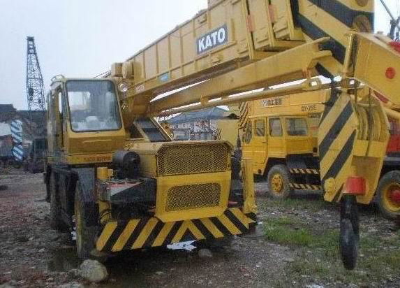 KATO 25 ton rough terrain crane 1