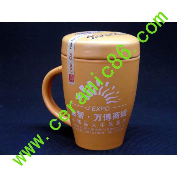 Ceramic mug with lid