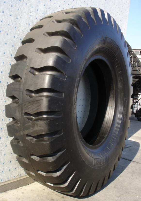 China Light Truck Bias Tire for Cross Country Vehicle 8.25 