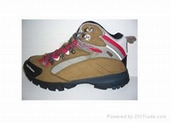 Man mountaineering shoe