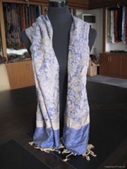 Scarves /shawls popular in Europe and America for 2010 