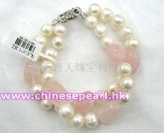 Freshwater pearl bracelet with rose quartz