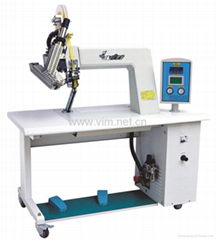 Seam sealing machine