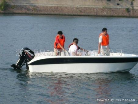 4.65M recreational fiberglass and fishing boat 3