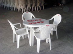 plastiv chair and table 