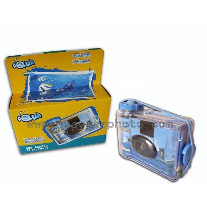 disposable underwater camera with colourful film