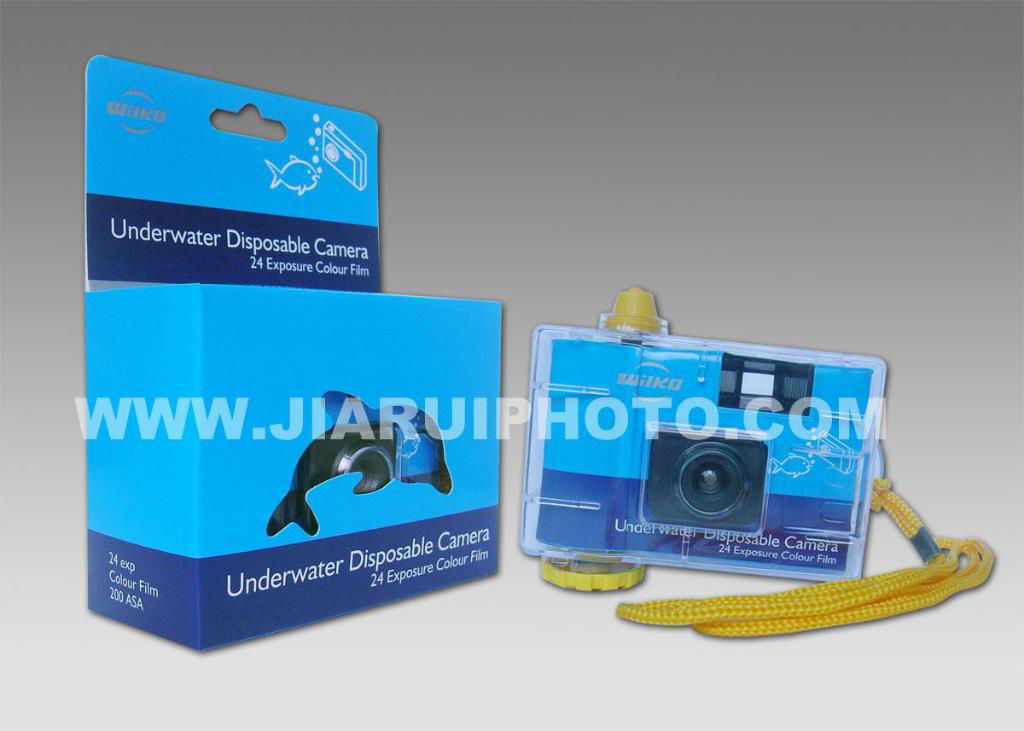 disposable underwater camera with colourful film 2