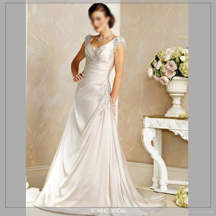 Bridal Wedding Dress With Beautiful Flower Pattern 4