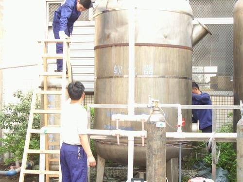  工业软化水处理设备安装现场 