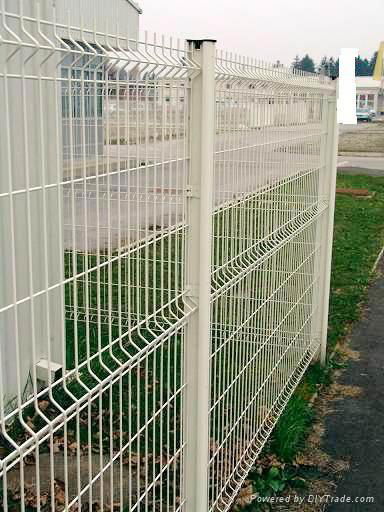 PVC  COATED  wire mesh  fence 3