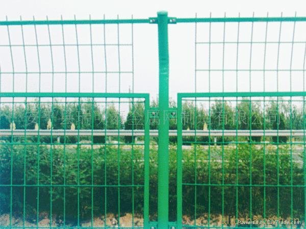 PVC  COATED  wire mesh  fence 4