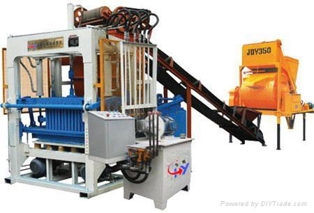 Concrete block making machine