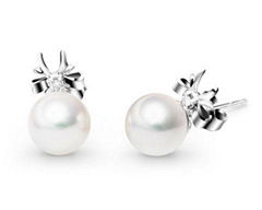 pearl earrings