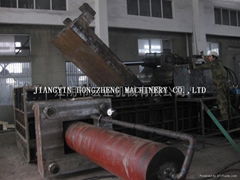 hydraulic metal baler