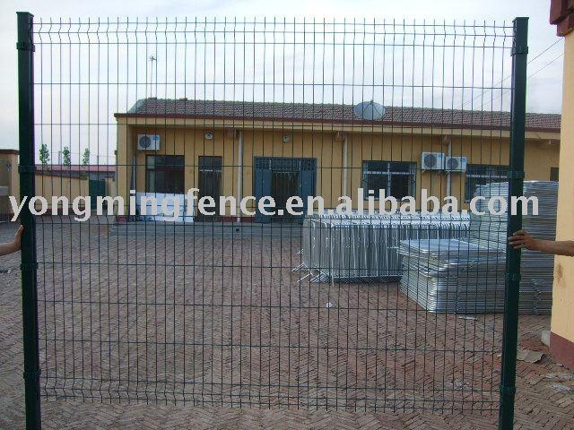 Powder coated safety mesh fence 4