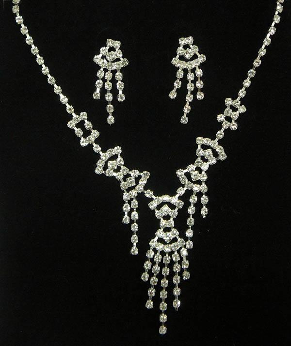 Necklace earring set