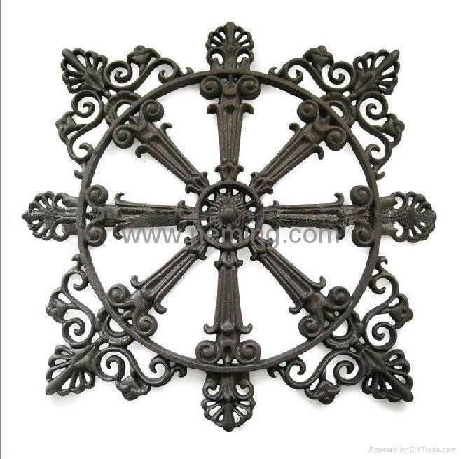 Cast Iron Ornamental Crown for gate 2