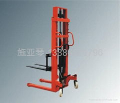 Manual hydraulic lift car