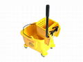 Single mop bucket and wringer