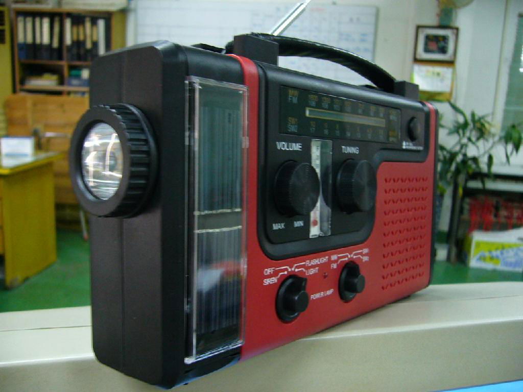 solar dynamo radio with mobile phone charger 4