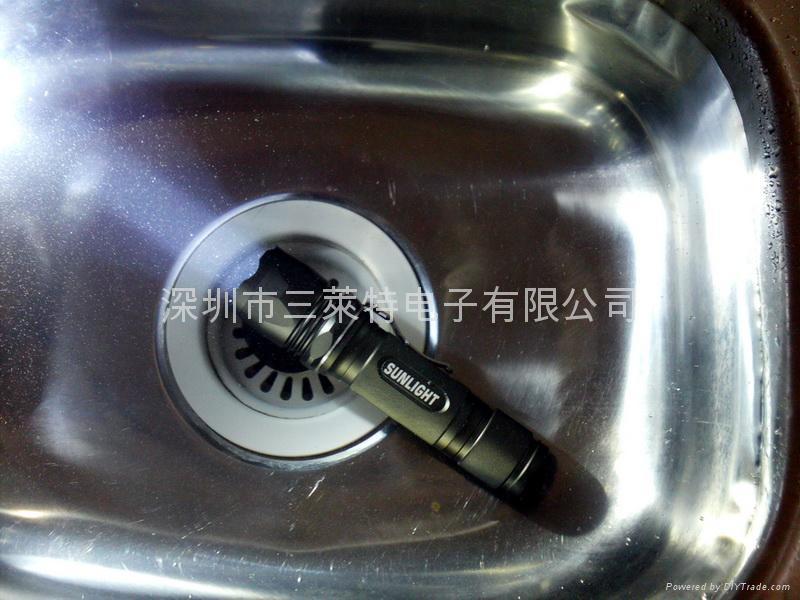 18650 Li-ion battery flashlight bright LED Q5 2