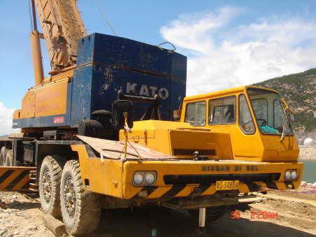 Used 160T KATO truck crane 5