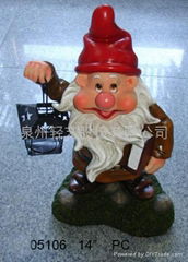 Polyresin garden gnome w/lantern(T-light) ornament