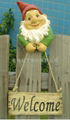 Polyresin garden gnome with "welcome" sign 1