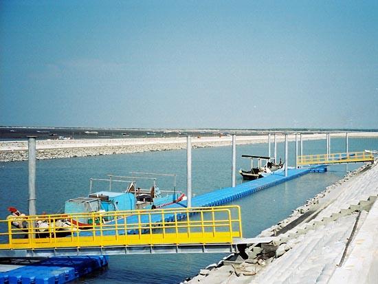 floating dock,boat dock,pontoon dock