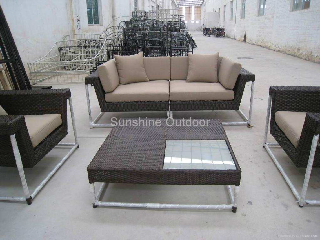 Barcelona outdoor round sectional synthetic wicker rattan Sofa table and chairs  3