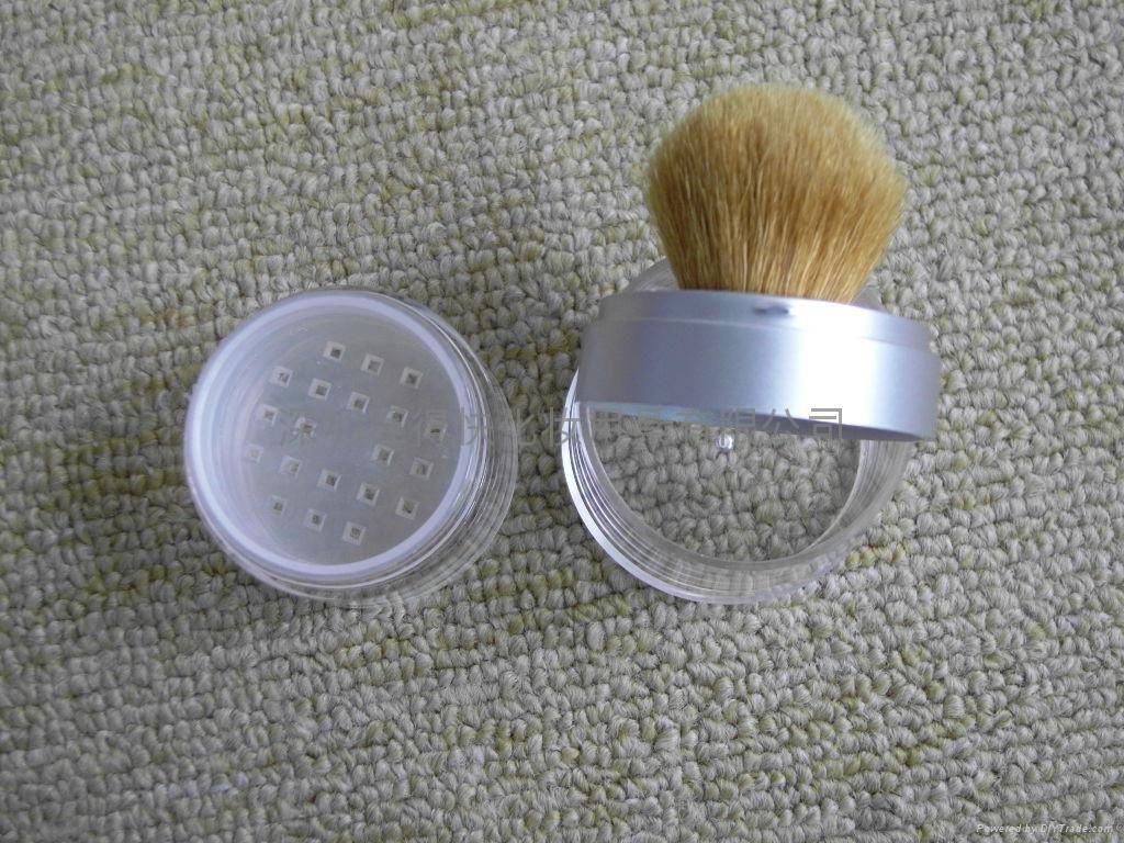 fiber and goat hair powder brush with golden wood handle 3