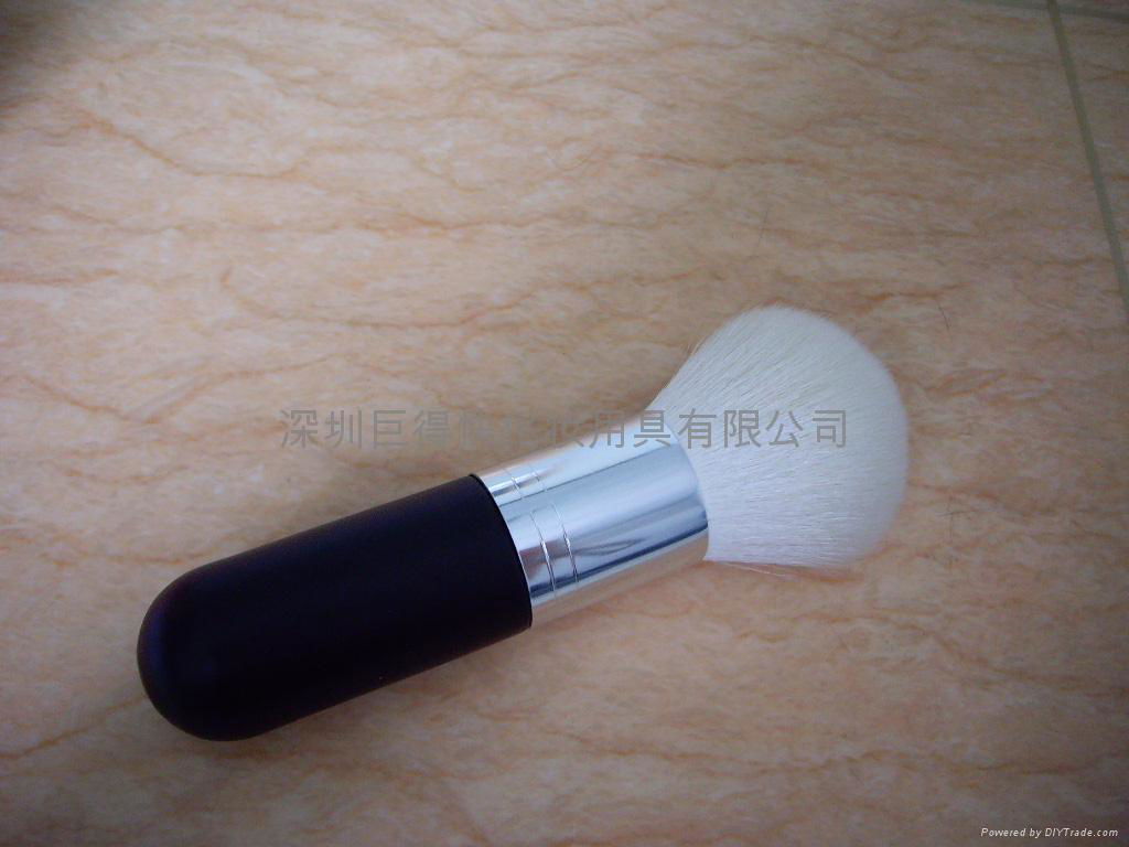 fiber and goat hair powder brush with golden wood handle 4